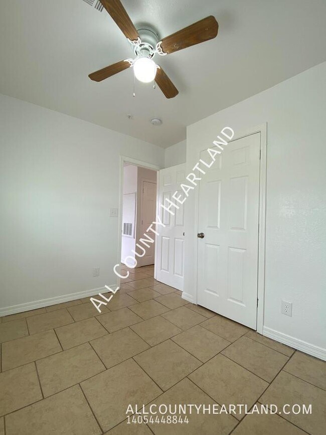 Building Photo - 944 SE 14th St