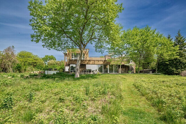 Building Photo - 493 Sagaponack Road