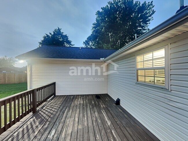 Building Photo - 2219 Brick Way