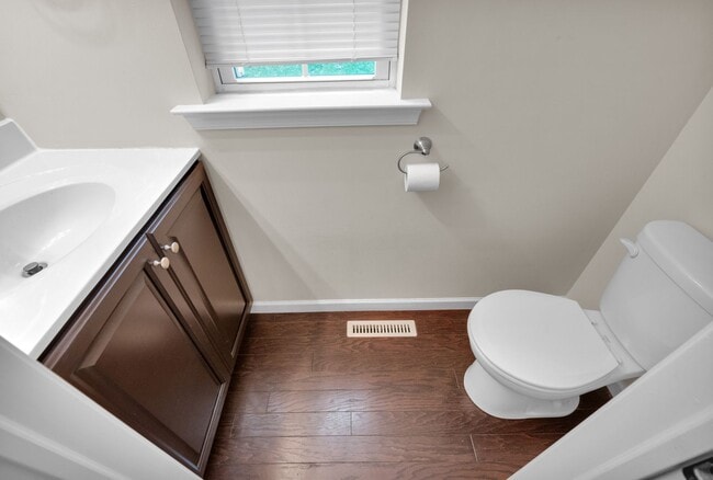 Building Photo - Modern 3-Bed Townhome on Quiet Cul-de-Sac ...