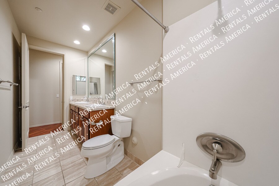 Building Photo - 7402 Hum Rd