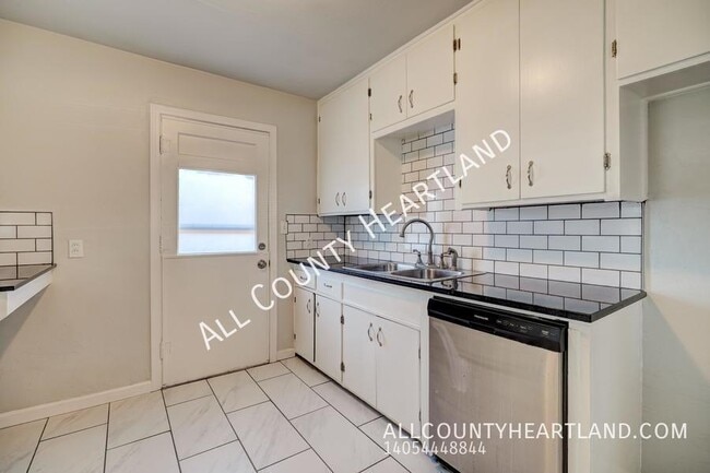 Building Photo - 2400 W Britton Rd