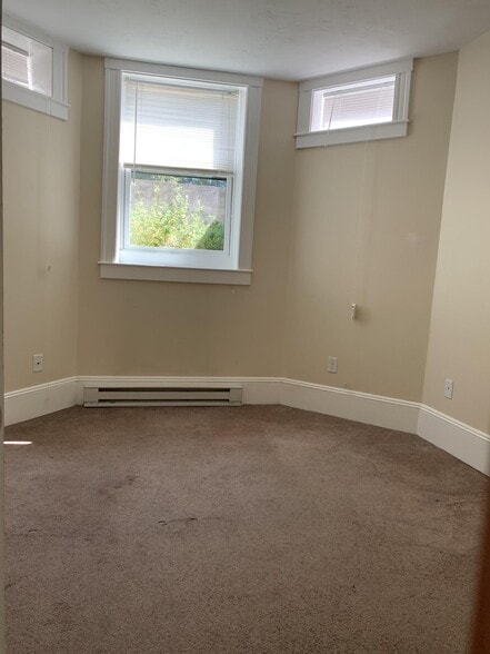 Building Photo - 61 Park Dr