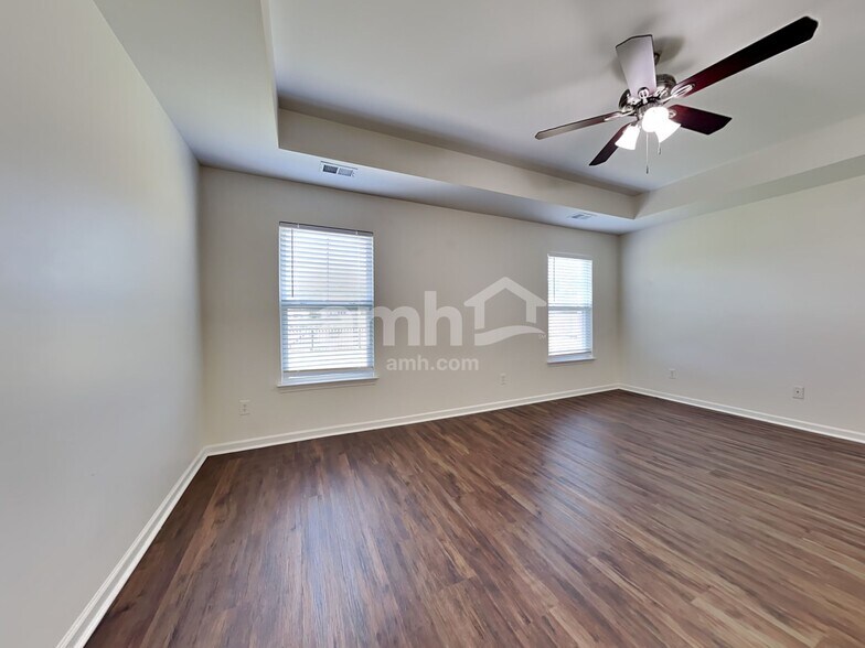 Building Photo - 129 Charlesfort Way