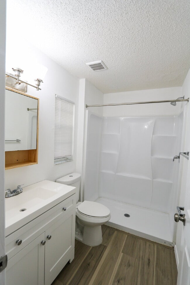 Building Photo - Freshly updated 2 bedroom 2 bath villa in ...