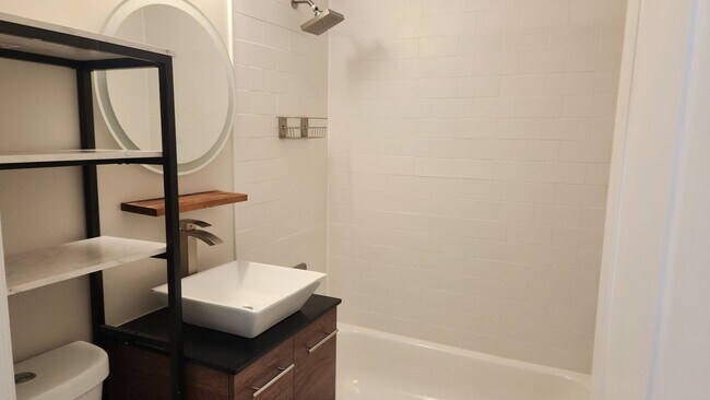 Building Photo - Beautiful Ft Hunt Area Home