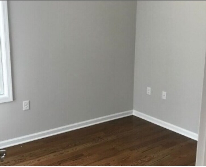 Building Photo - 64 Delaware St