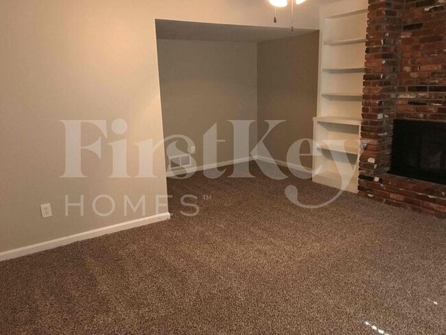 Building Photo - 5813 NW Aspen Ln