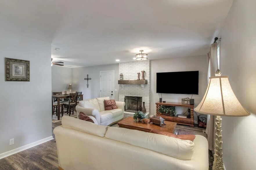 Building Photo - 444 Foothill Dr