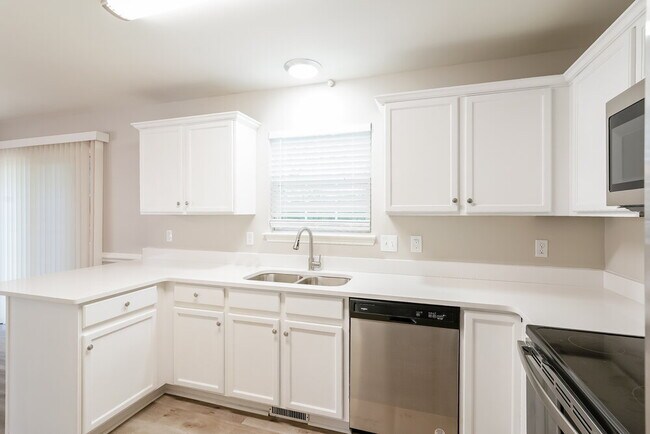 Building Photo - 104 Sumner Meadows Ct