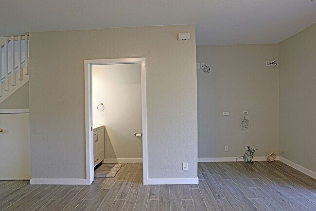 Building Photo - Cypress Landing 10067