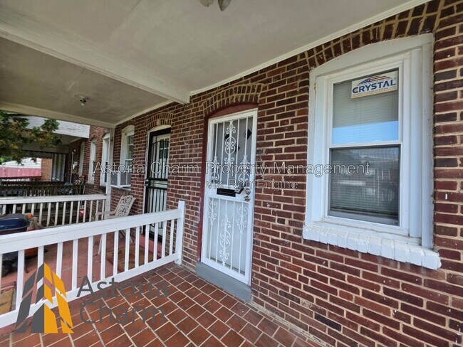 Building Photo - 1418 N Dukeland St