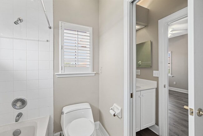 Building Photo - 113 Sea Garden Ct