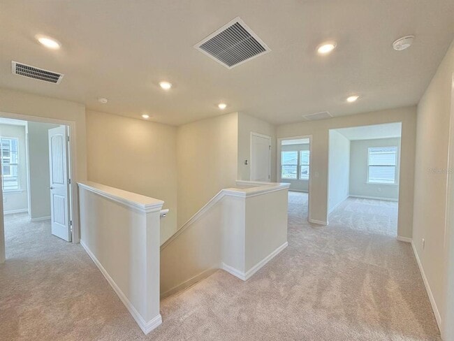 Building Photo - 6985 Oak Commons Way