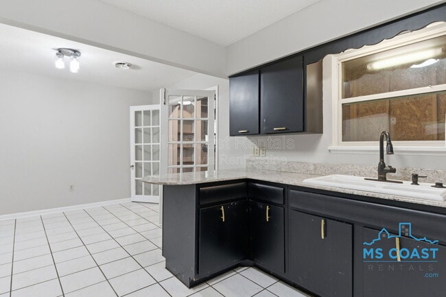 Building Photo - 339 Hilton Ave