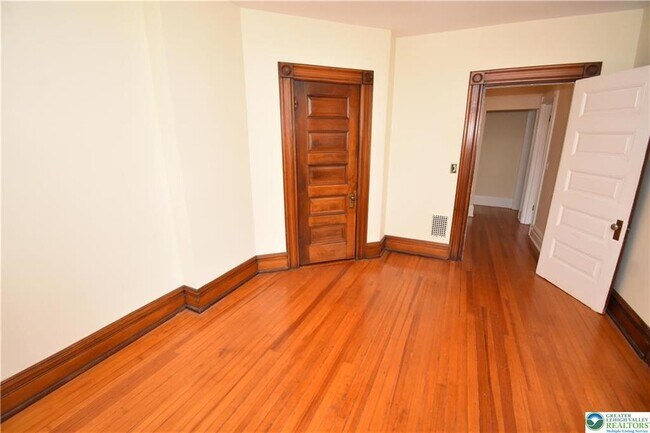 Building Photo - 408 Clinton Terrace