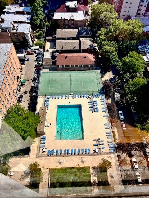 Building Photo - 4343 N Clarendon Ave