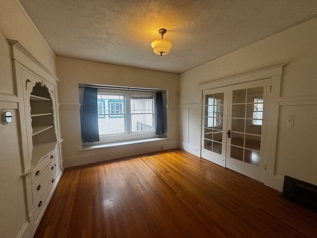 Building Photo - Curtis Park Craftsman Home