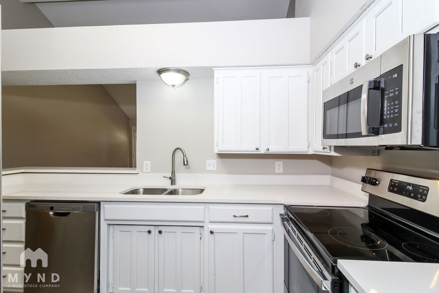 Building Photo - 6602 Glen Falls Dr