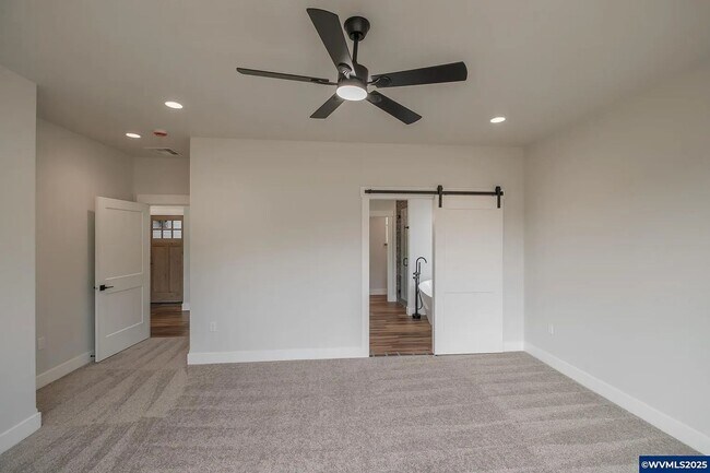 Building Photo - 4 Bedroom 2 Bath House