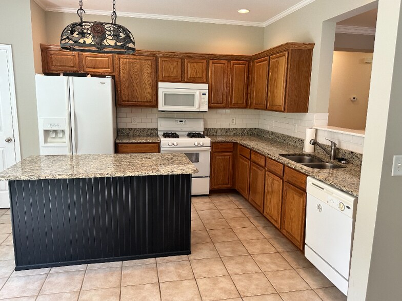 Building Photo - 59 Silver Maple Ln