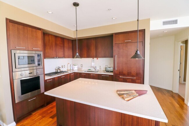 Building Photo - 1Bd/1.5BA Bellevue Condo