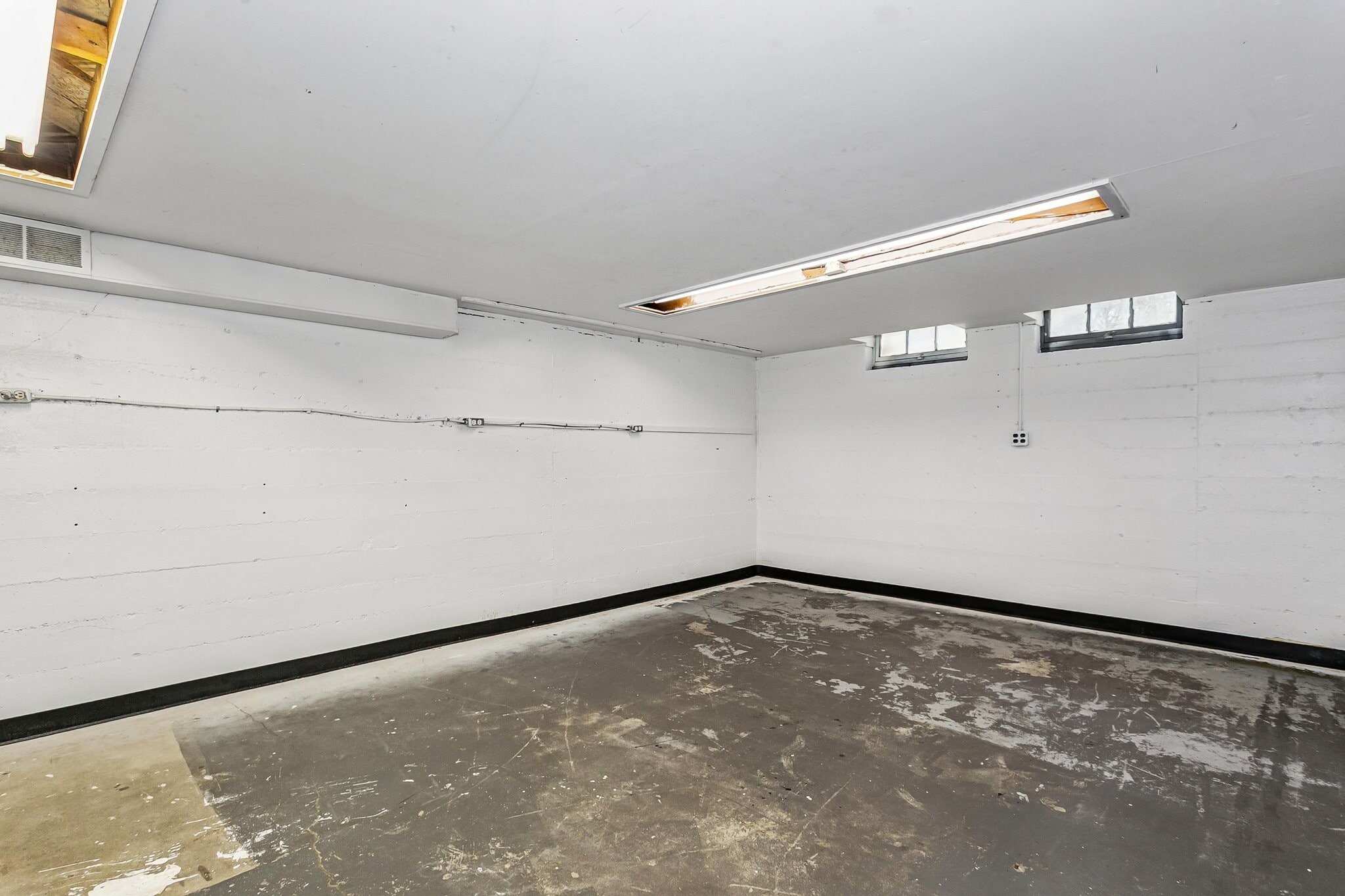 Building Photo - 633 N Clayton Ave