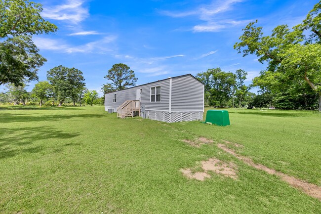 Building Photo - Sweet Escape | 2 Beds 1 Bath Home | Pets A...