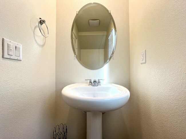 Building Photo - Newly Built 3 Bedroom, 2.5 bathroom Home in Adelanto, CA.