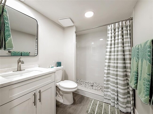 Building Photo - 400 Island Way