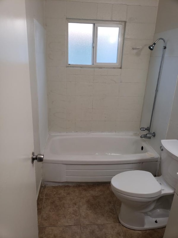 Building Photo - 11 E San Joaquin St