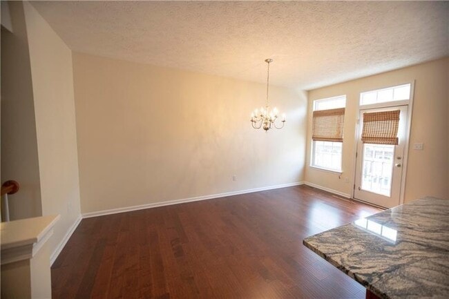 Building Photo - 108 Village Pl