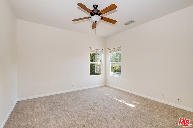 Building Photo - 15242 La Maida St