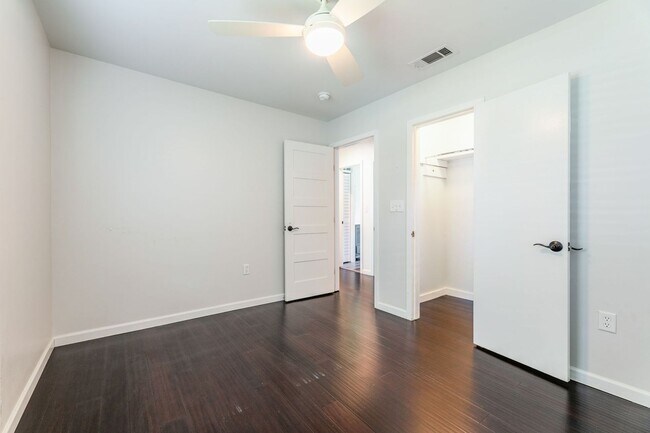 Building Photo - Charming & Updated Mid-Century 3 Bed/1 Bath in East Austin!