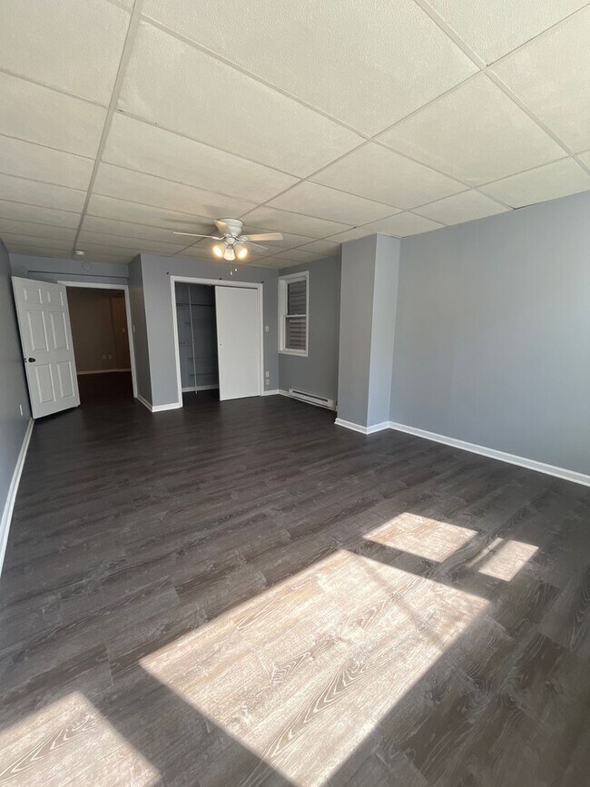 Building Photo - 829 Ferry St