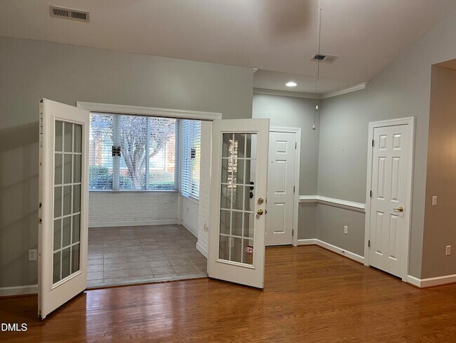 Building Photo - 1021 Thistle Briar Pl