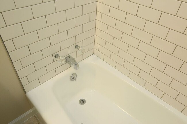 Building Photo - Chapel Hill/2BR Brookside Condo