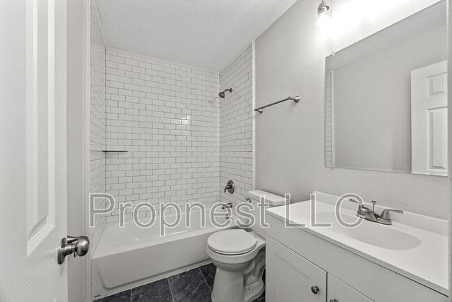 Building Photo - 2764 N Barcelona Ave