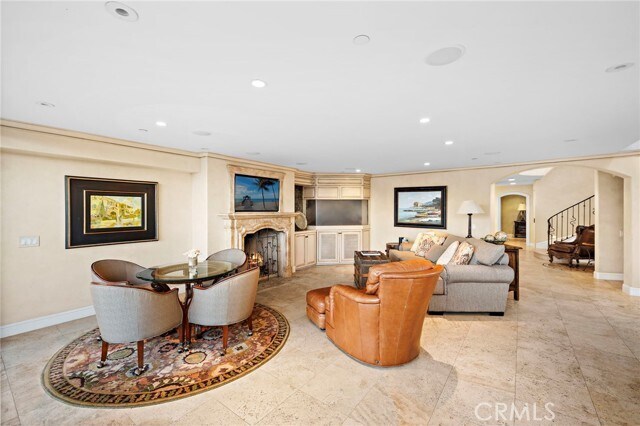 Building Photo - 900 E Balboa Blvd