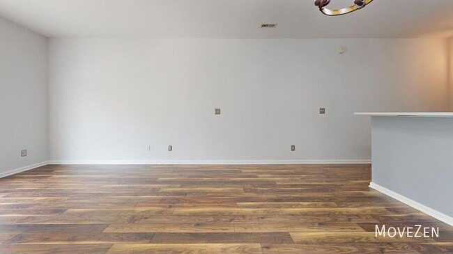 Building Photo - 914 Hadel Pl