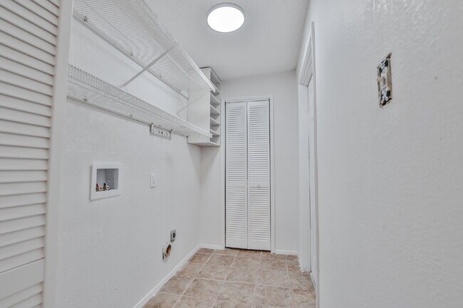 Building Photo - Charming 3 Bedroom, 1 bathroom in Central Lubbock