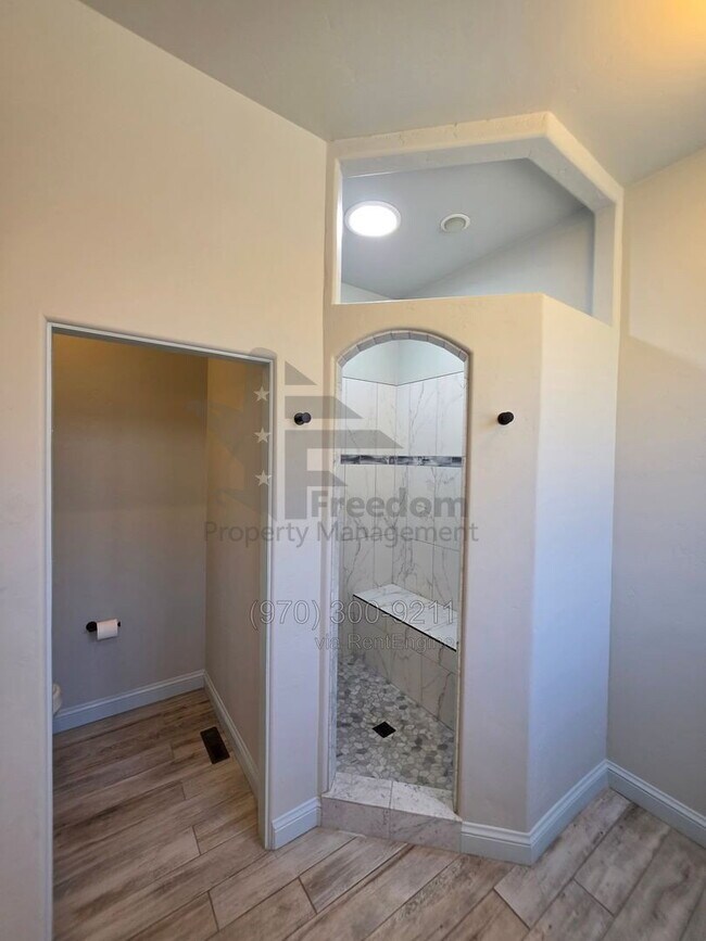 Building Photo - 2096 Two Wood Dr