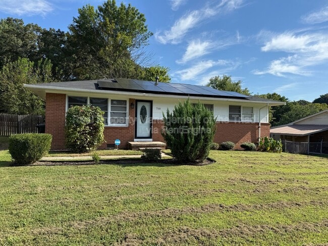 Primary Photo - 710 Savannah St