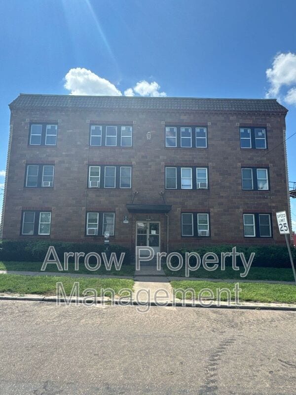 Building Photo - 723 Ella St