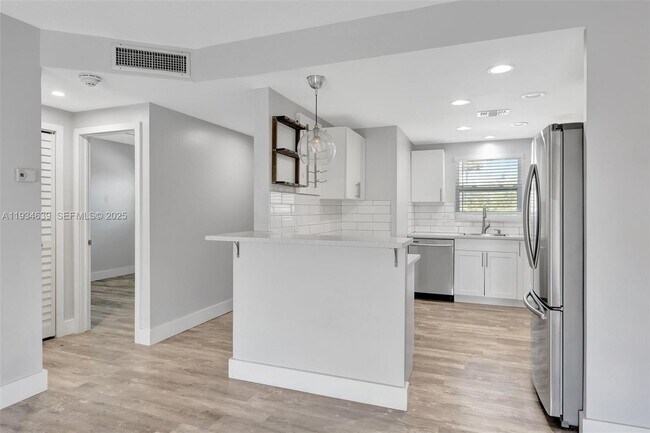 Building Photo - 1400 NE 57th Ct