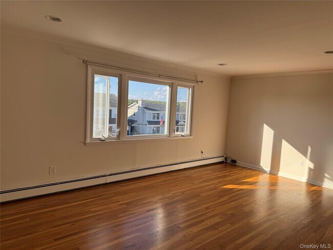 Building Photo - 222 Gainsborg Ave E