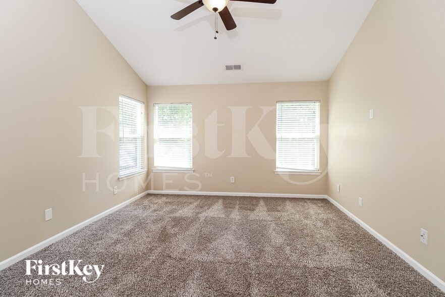 Building Photo - 8019 Bushy Creek Dr