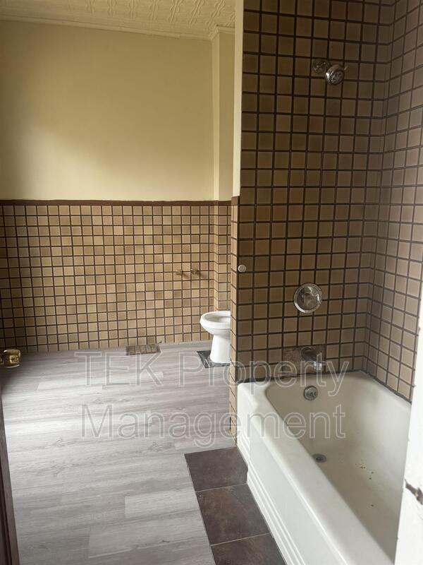 Building Photo - 26 Augustine St