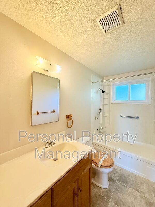 Building Photo - 702 Garrison Terrace