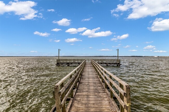 Building Photo - 3518 Shore Shadows Dr
